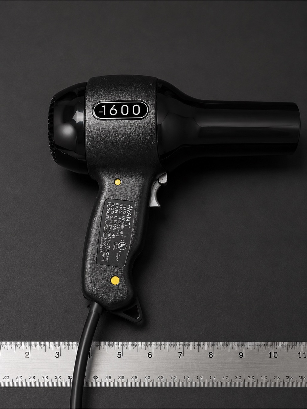 Avanti hair dryer featuring 1600-watt power and multiple heat/speed settings - Picture 2 of 4